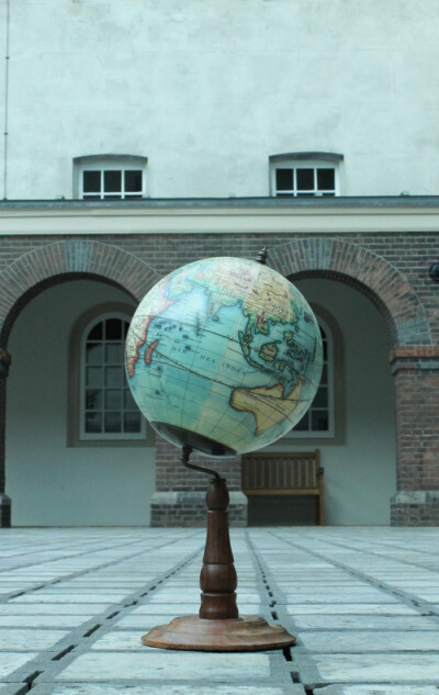 Vaugondy Globus 1745 auf Stand